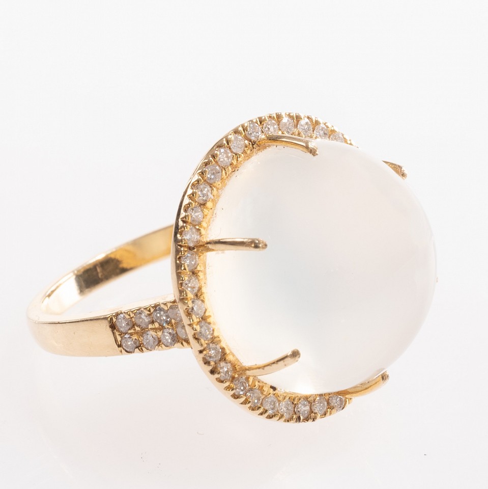 Krysia Renau, Round Cat's Eye Moonstone Diamond 14k Gold Ring
14k Gold Weight - 5.3 grams, Diamonds - 0.32 carats, Moonstone - 13.04 carats
07979