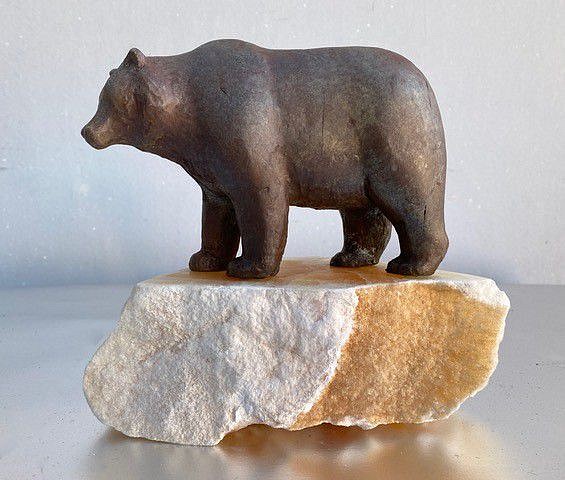 Gwynn Murrill, Bear on A Rock, 2022
Bronze, 8 x 9 x 4 in. (20.3 x 22.9 x 10.2 cm)
08137