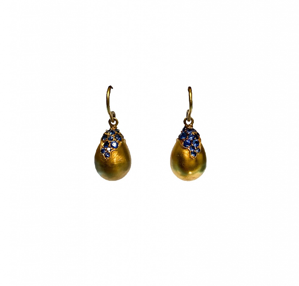 Lauren Harper, Blue Sapphire Gold Drop Earrings
Blue Sapphires set in 18kt Gold
ET2773C-8119
$2,750
